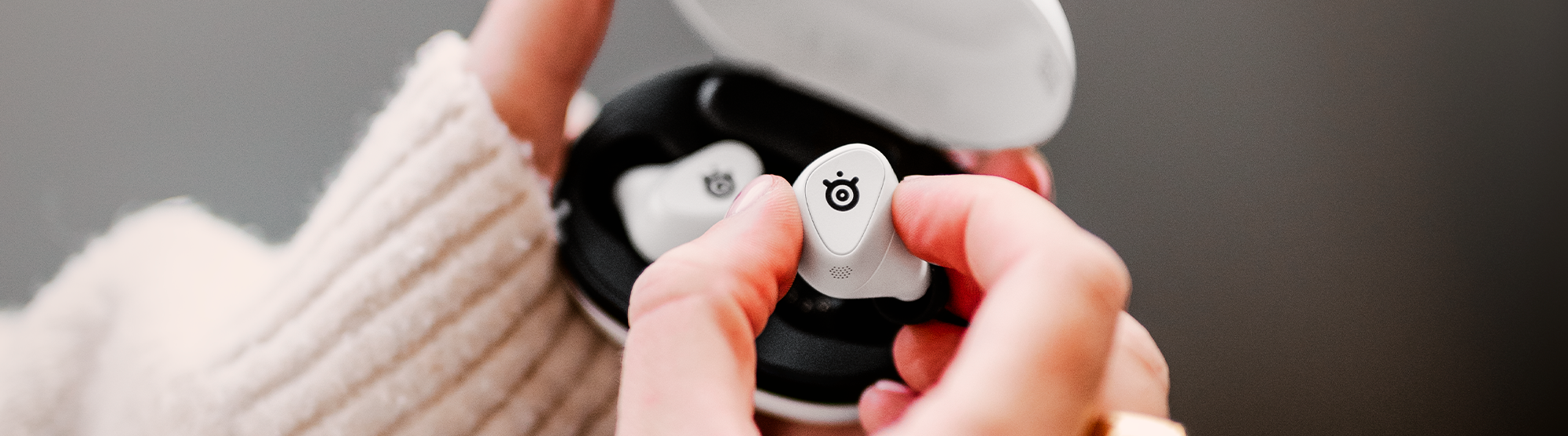 SteelSeries sets new benchmark for earbuds with the introduction of Arctis Gamebuds™